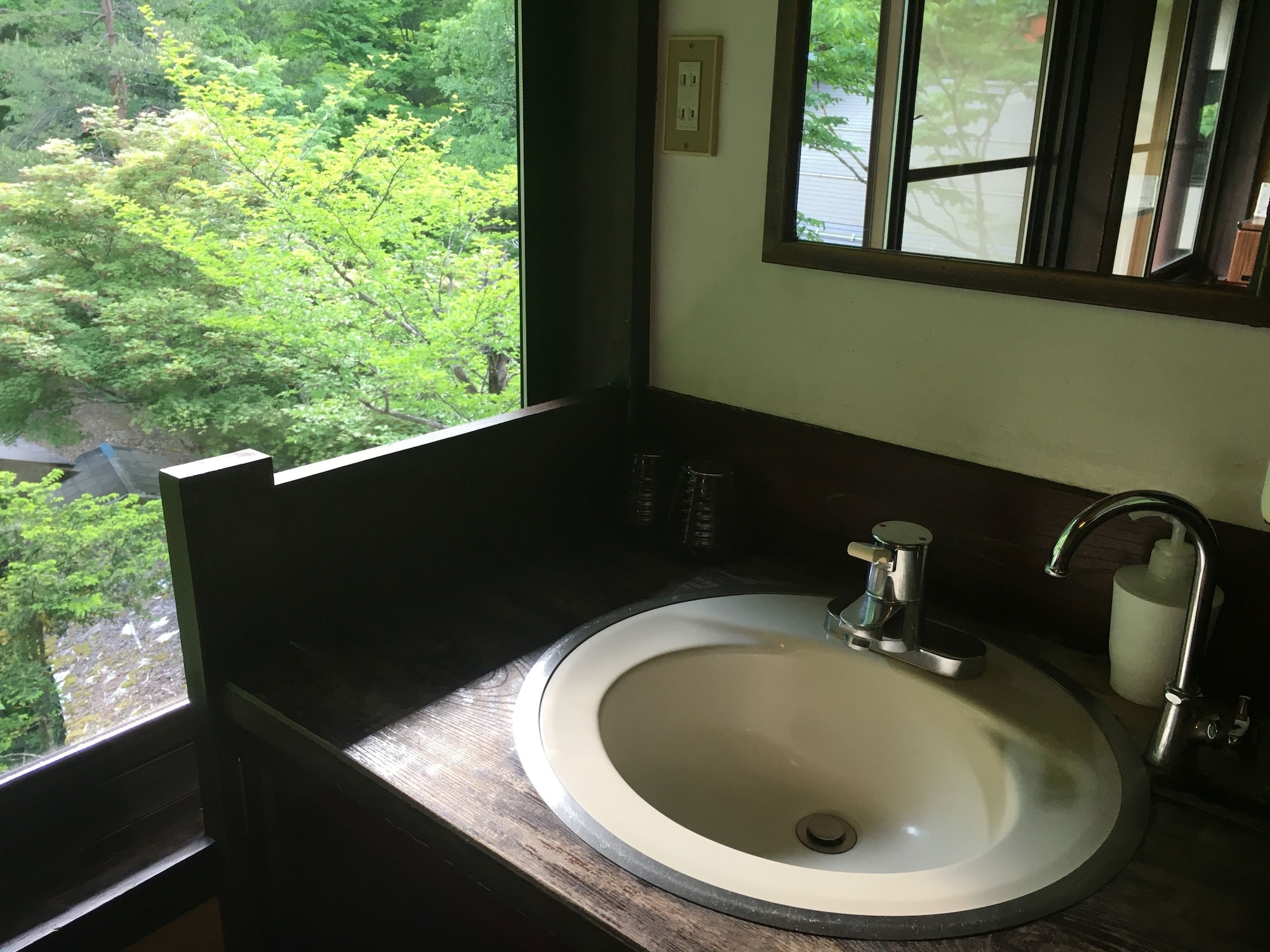 JAPANESE, SHARED BATHROOM, SMOKING