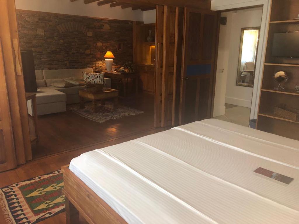Deluxe, Suite, French Balcony