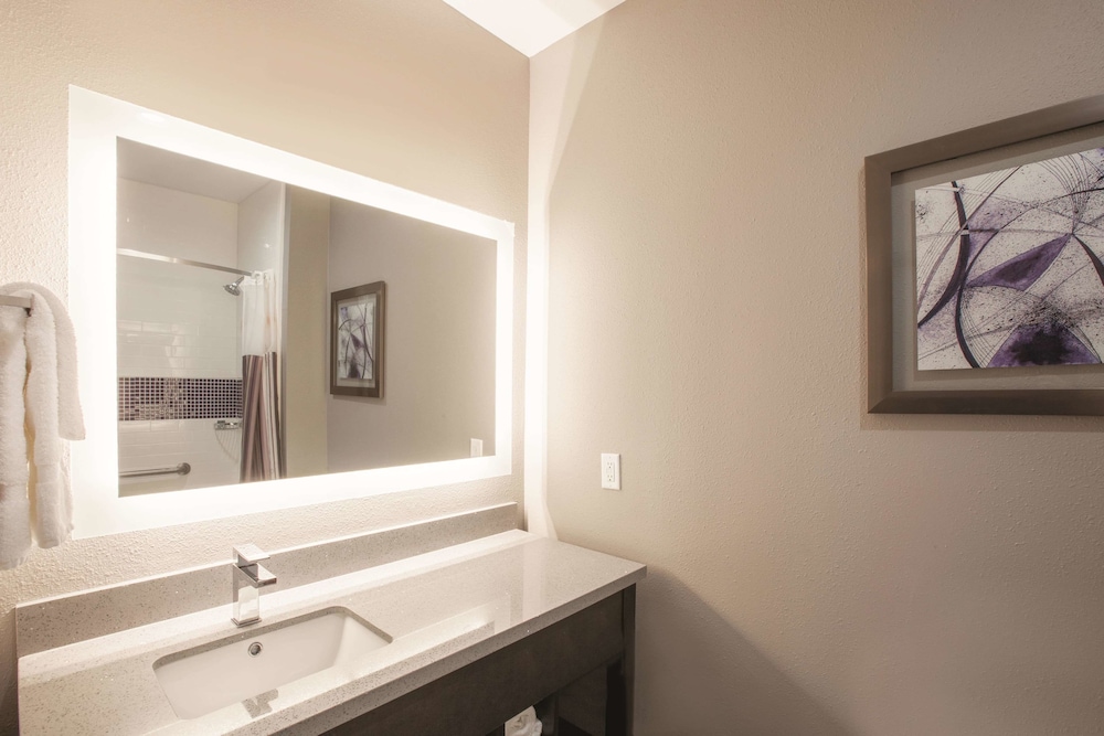 La Quinta Inn And Suites By Wyndham Kingsville 24/33