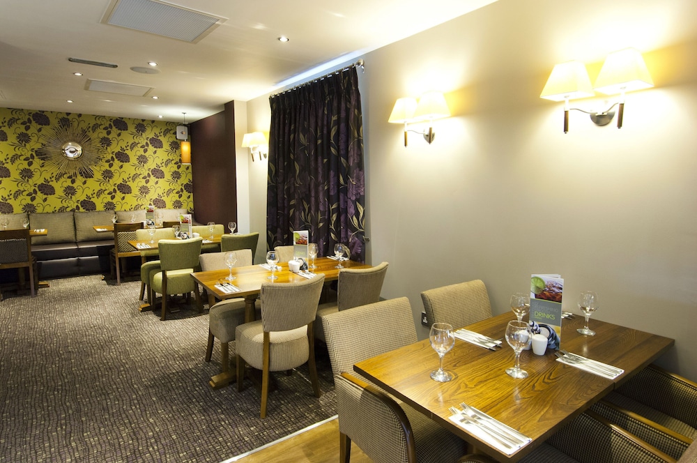 Premier Inn Camberley 25/32