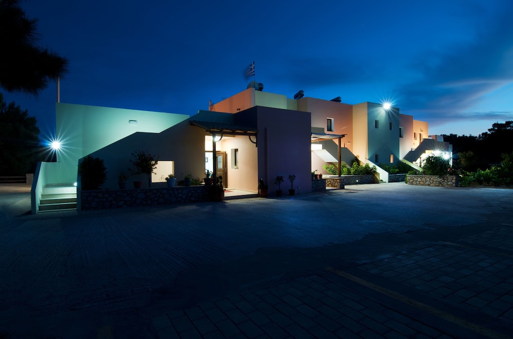Miraluna Hotel 7/50