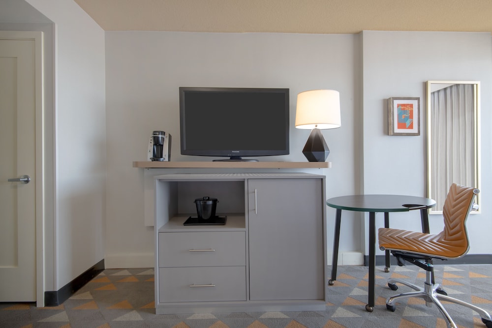 Holiday Inn Denver East Stapleton 53/67