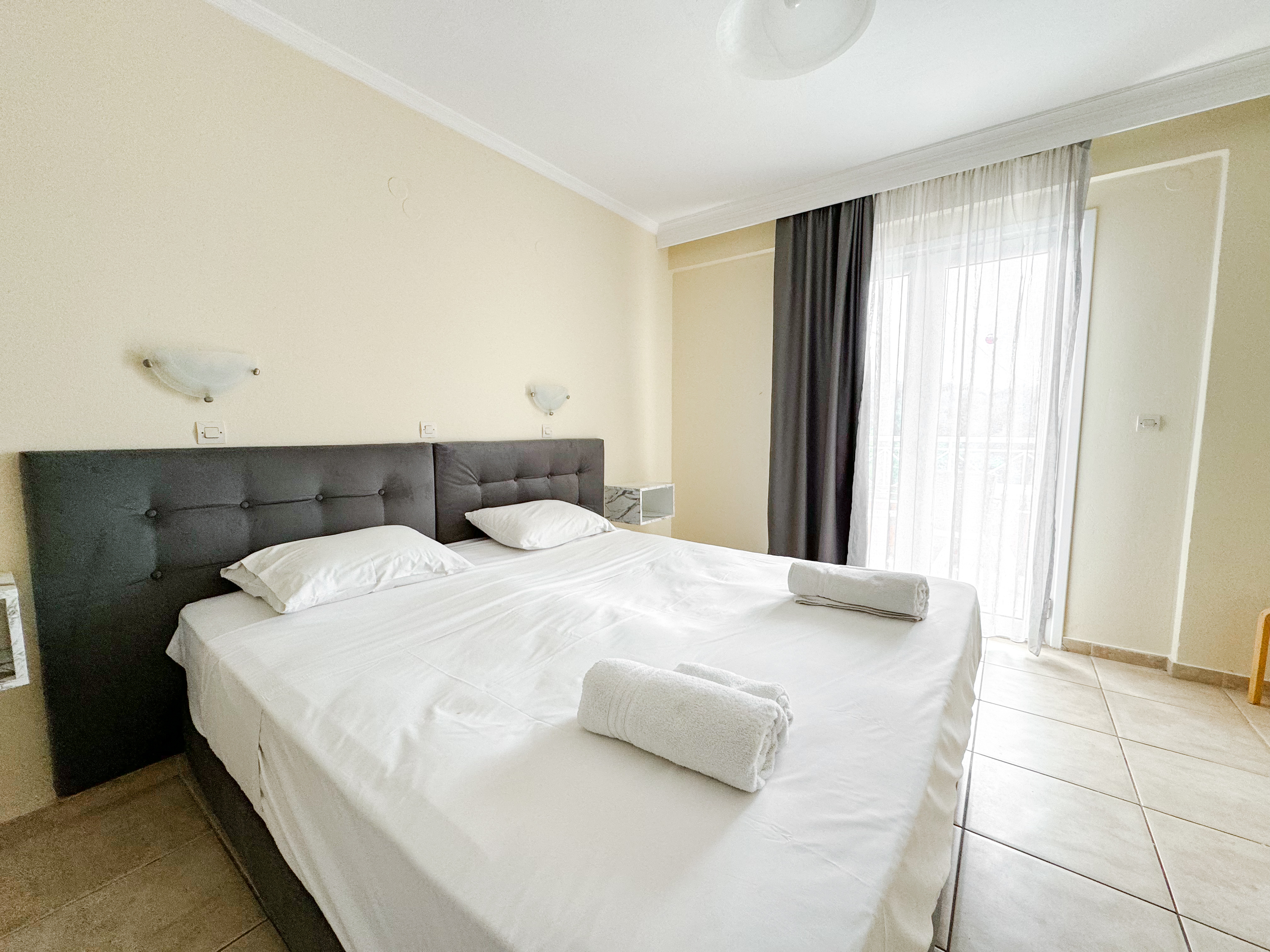 Superior, Double Bed, Side Pool View