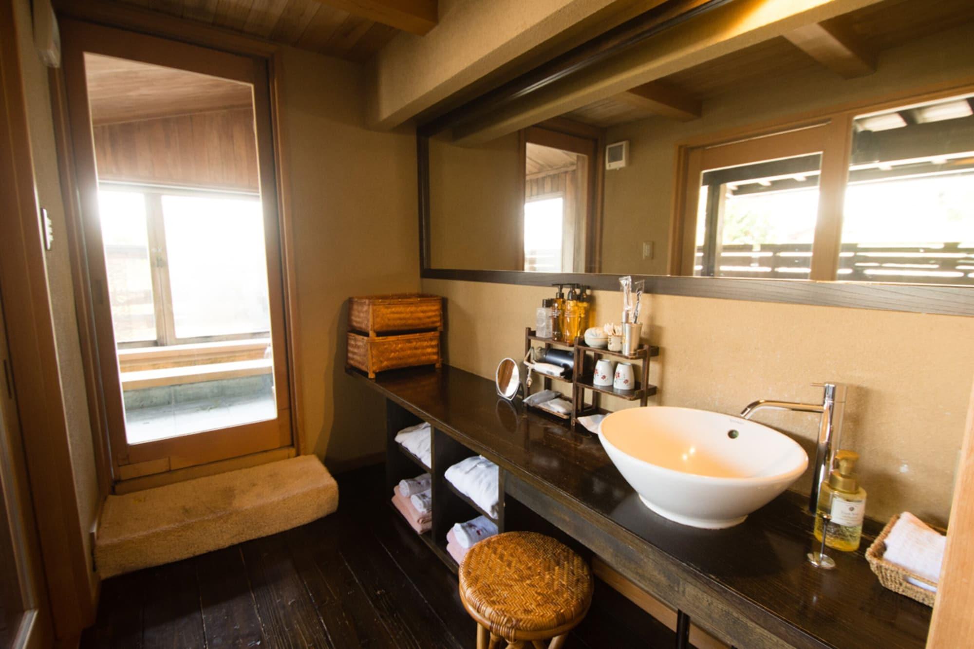 Suite, River View, Stair View, Bathtub