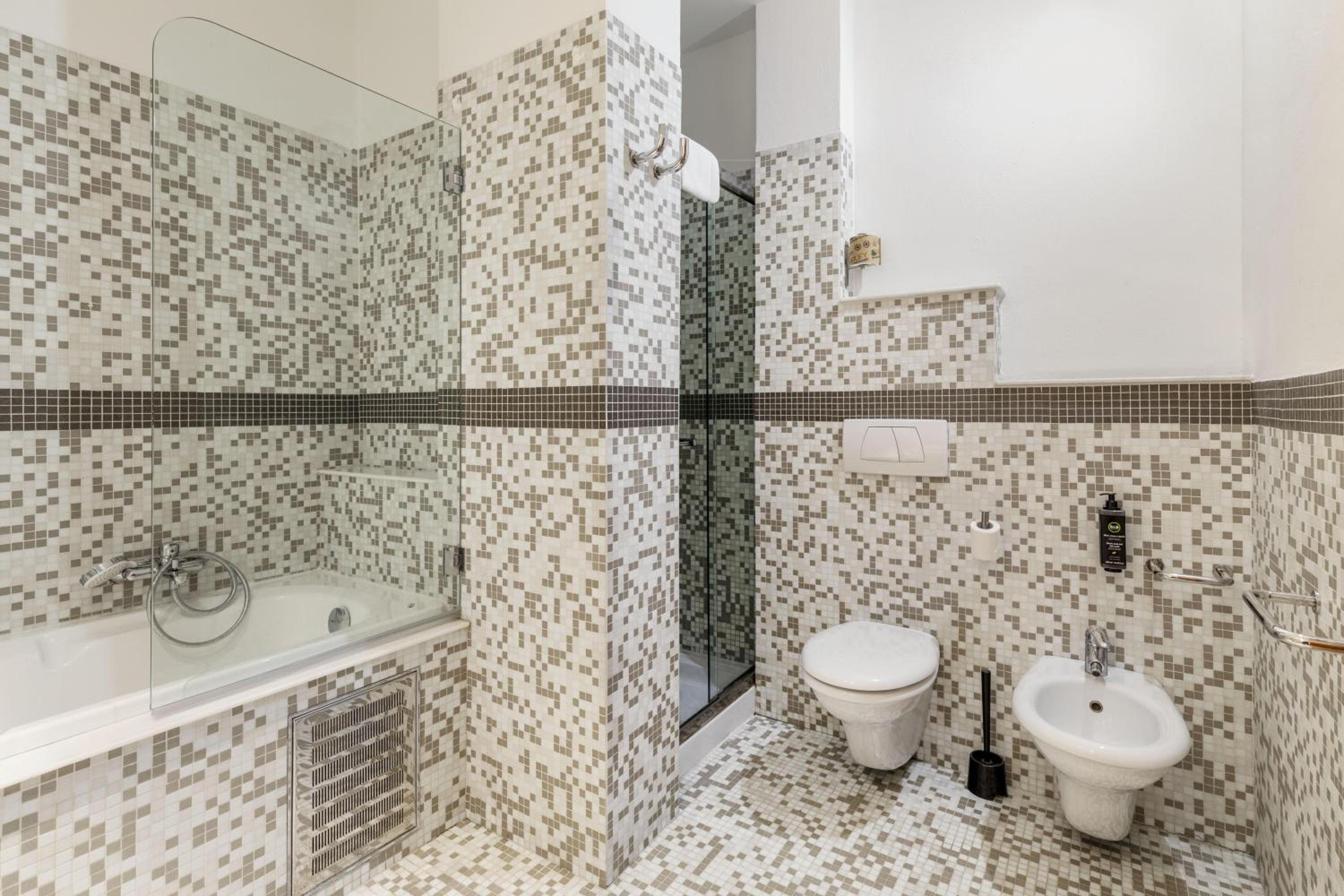 غرفة بسرير كوين، B&B Hotel Modena 3/8