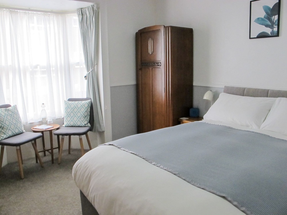 Melcombe Villa Guesthouse 4/24