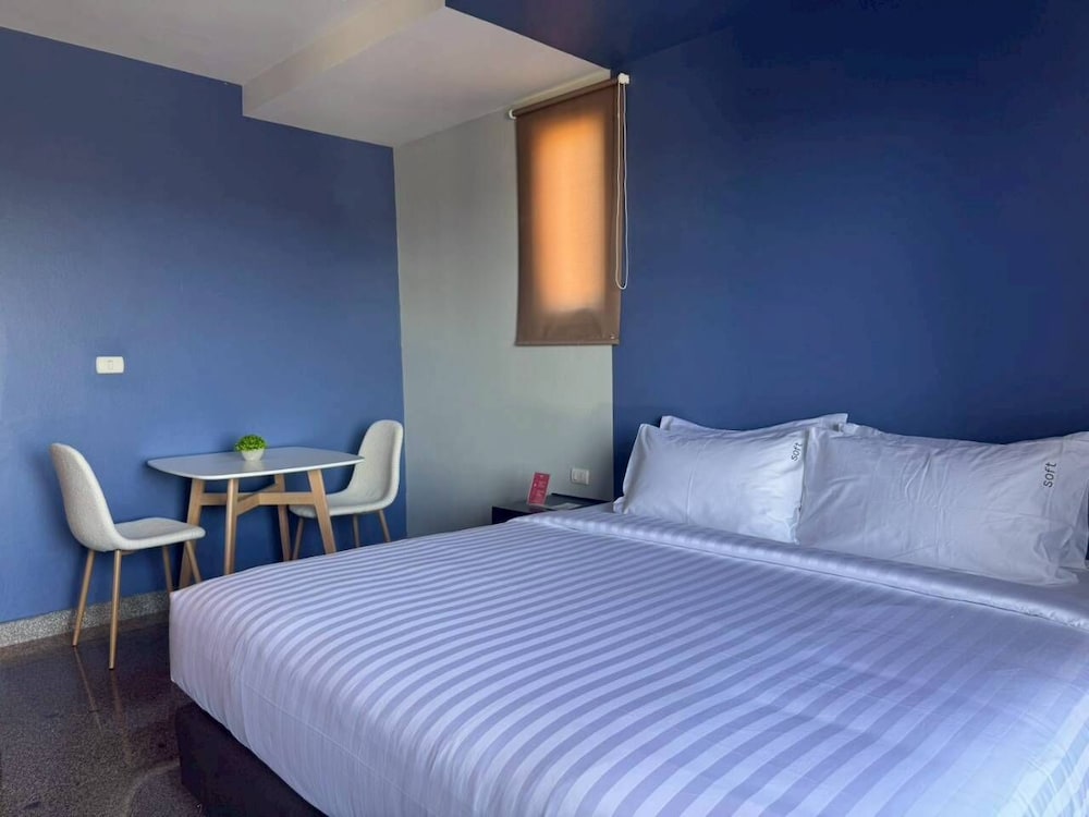 Deluxe, King Bed