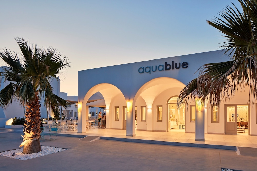 Aqua Blue Hotel 65/66