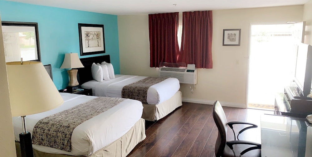Howard Johnson By Wyndham Buena Park 15/34