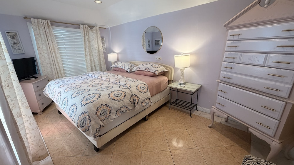Heron House Court - Adult Only 26/65