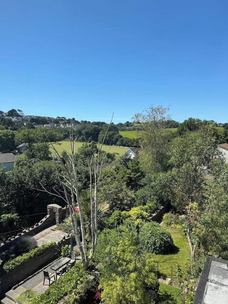 The Gower Hotel 27/35