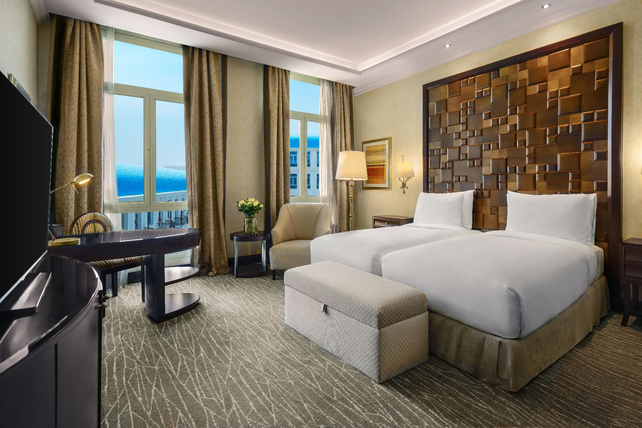 Deluxe, Twin Beds, Pool View