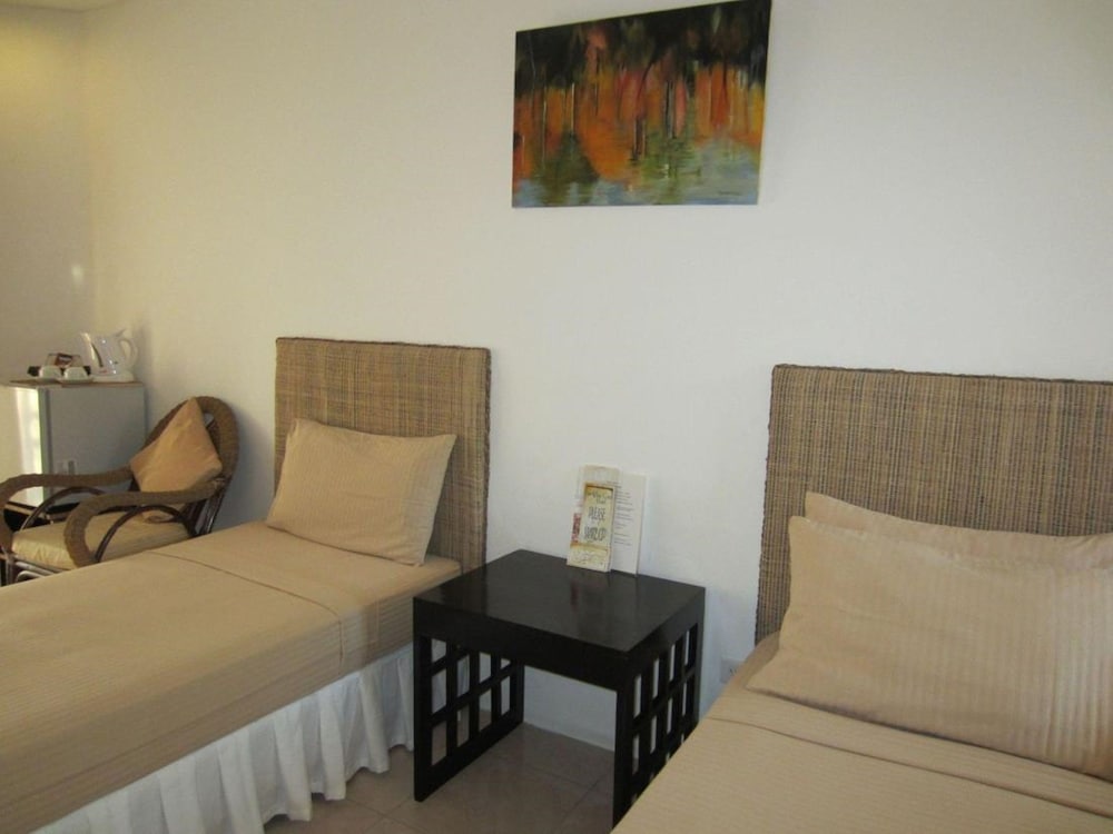White Coral Hotel 24/28