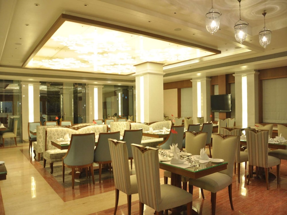 Royal Tulip Navi Mumbai 40/60