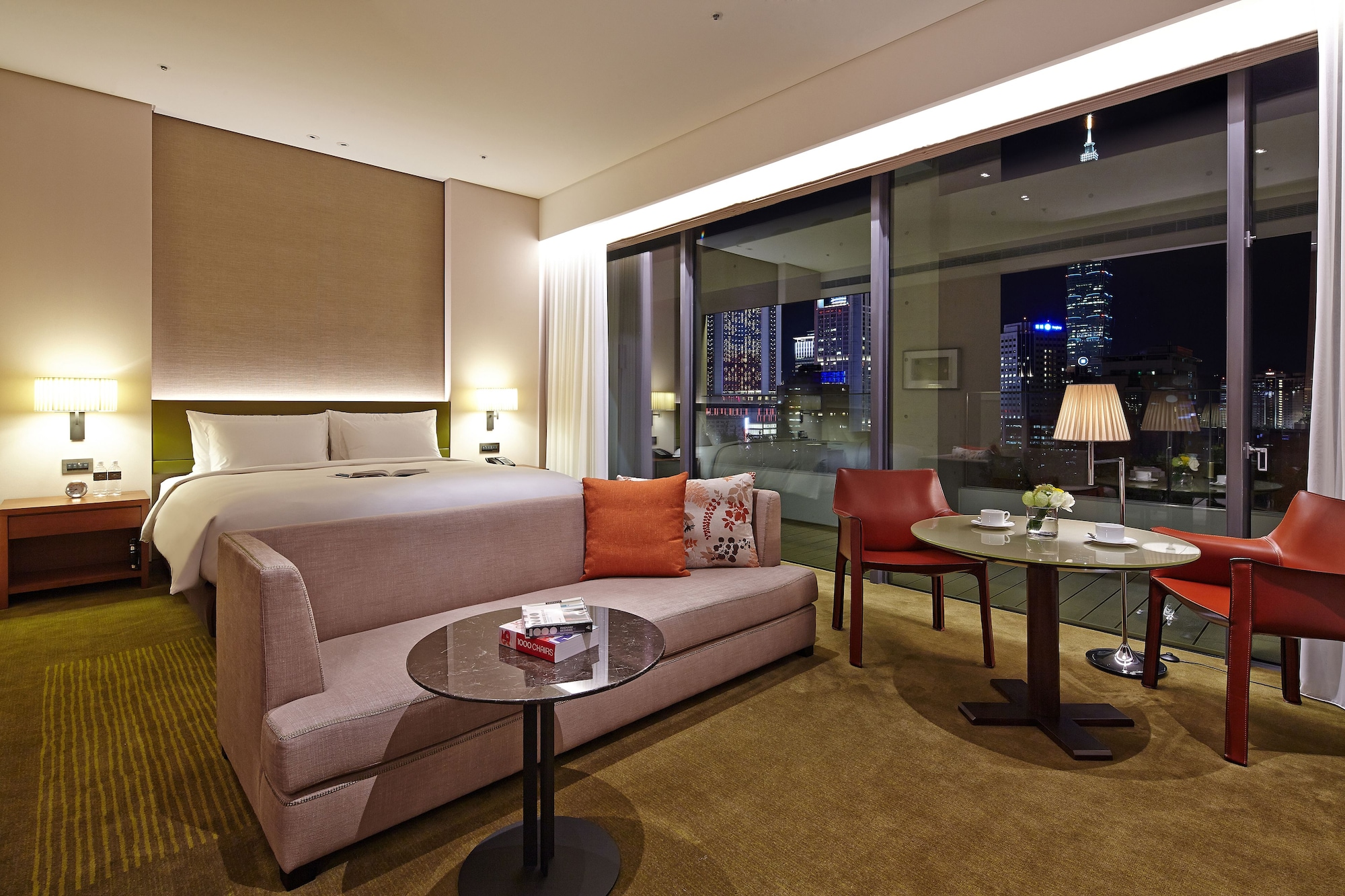 SUITE, KING BED