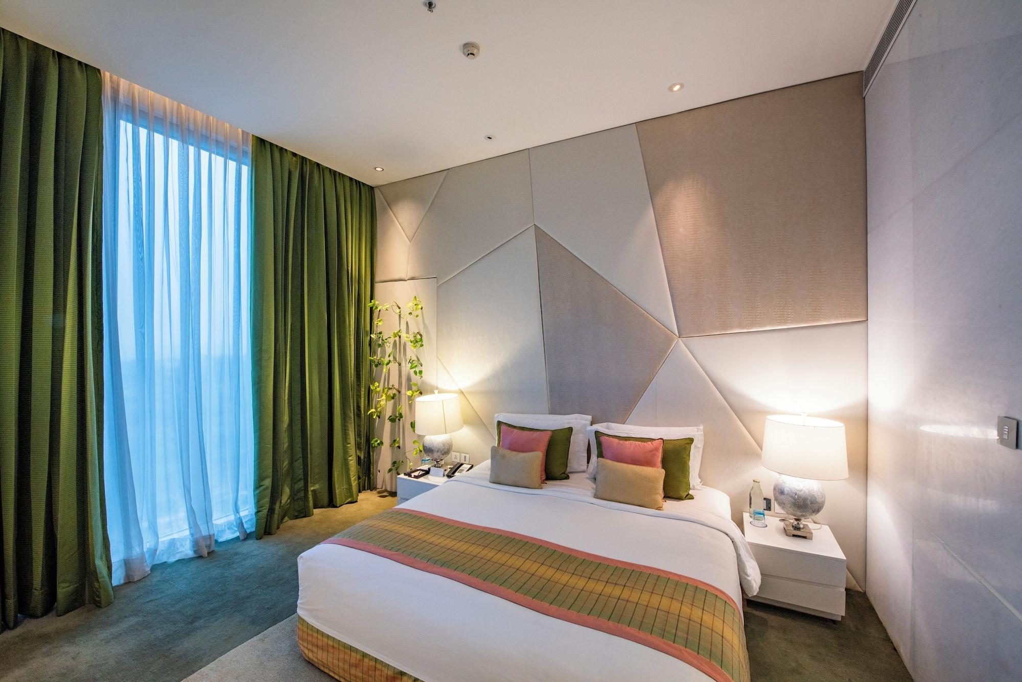 2 Bedrooms, Suite, Airport View