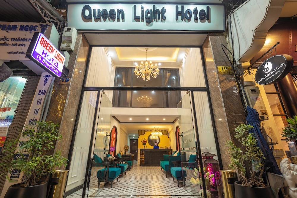Queen Light Hotel 2/55