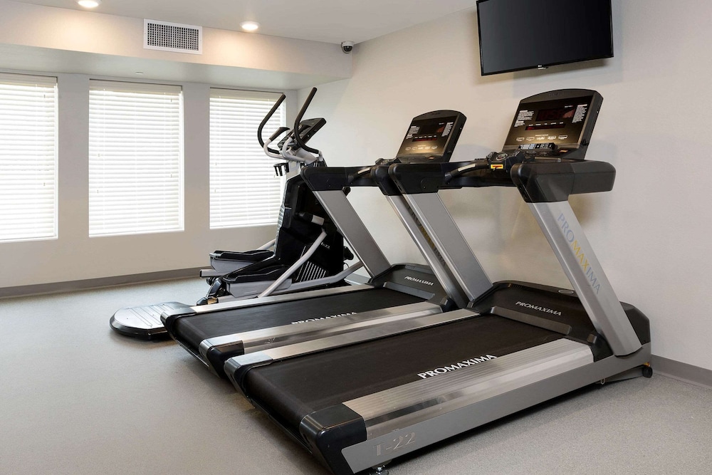 WoodSpring Suites Houston IAH Airport 32/48