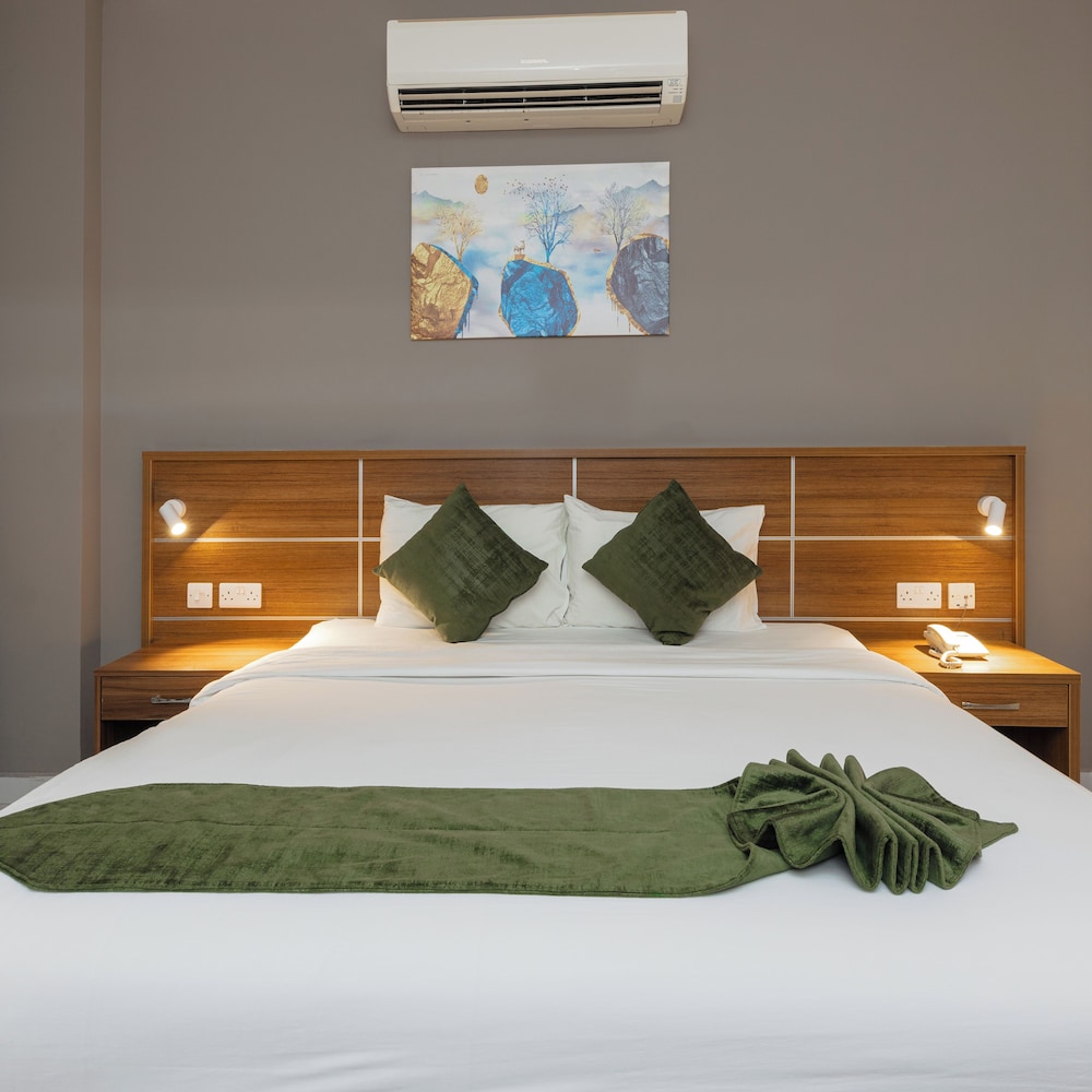 2 BEDROOMS, SUITE