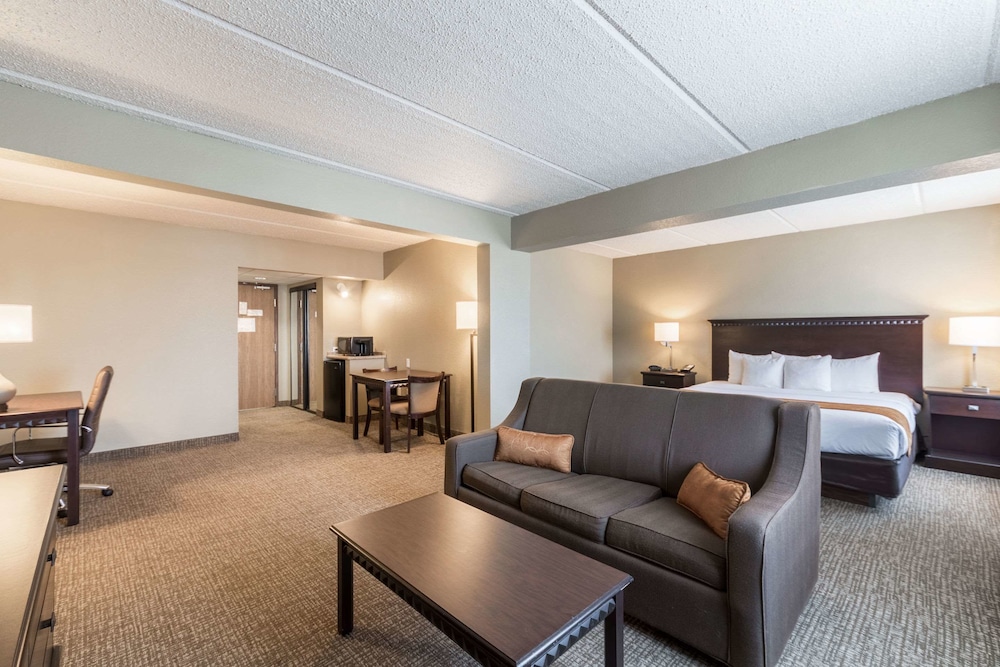 Comfort Suites Austin Airport 25/40