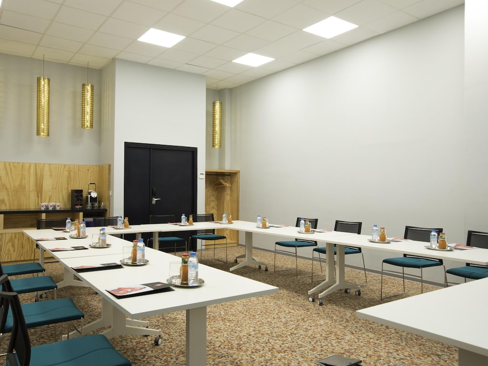 Ibis Casablanca Abdelmoumen 63/69