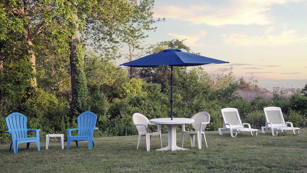 Pier Blue Inn Old Saybrook 34/36