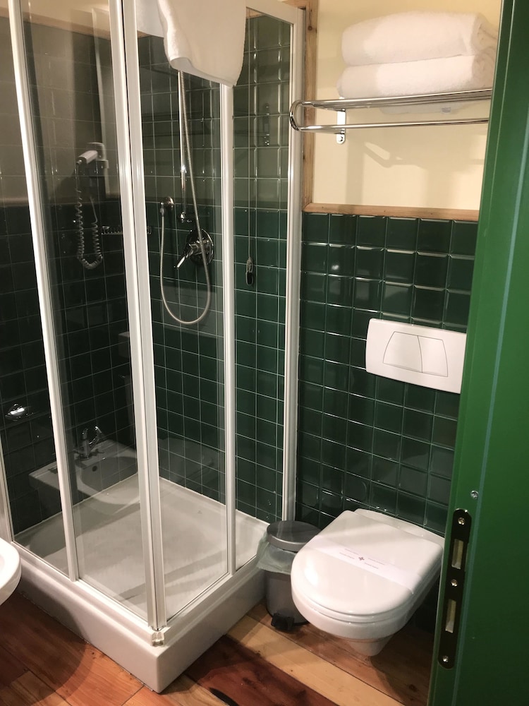 Shatush Hotel 47/50