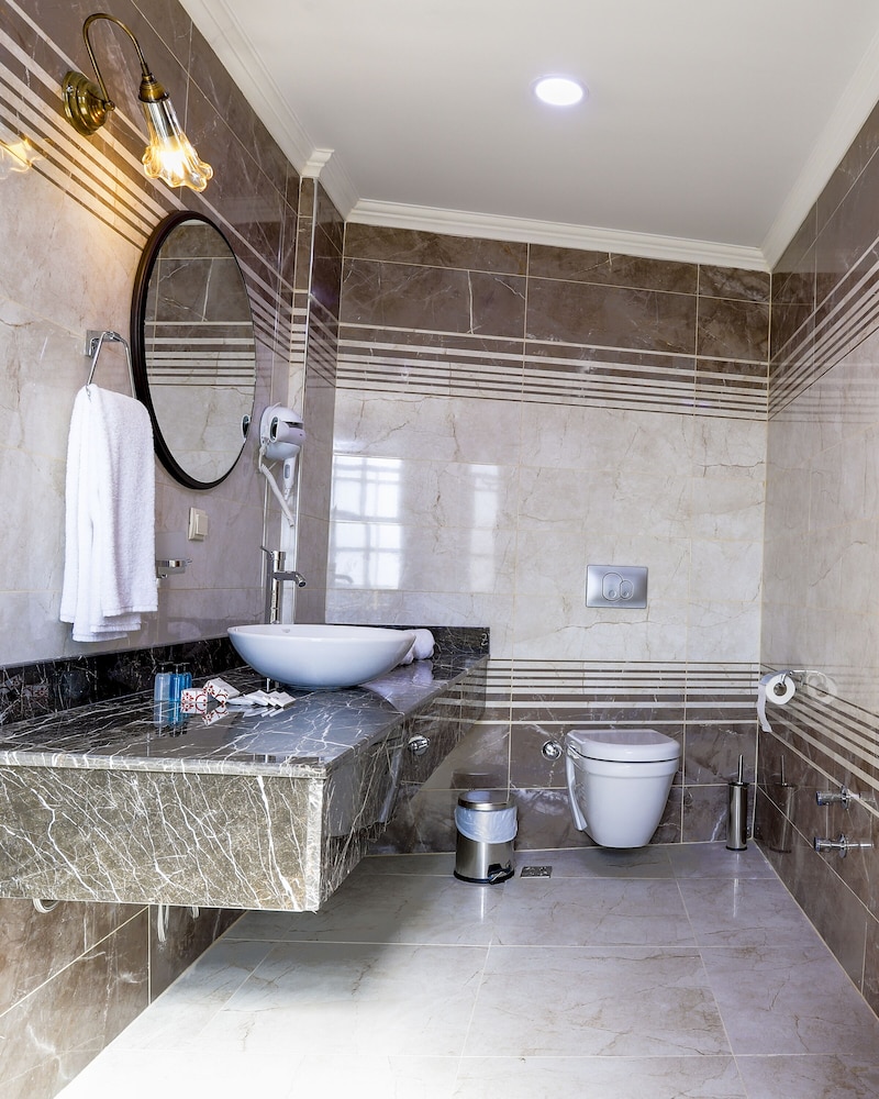 Woo Town Suites 41/43