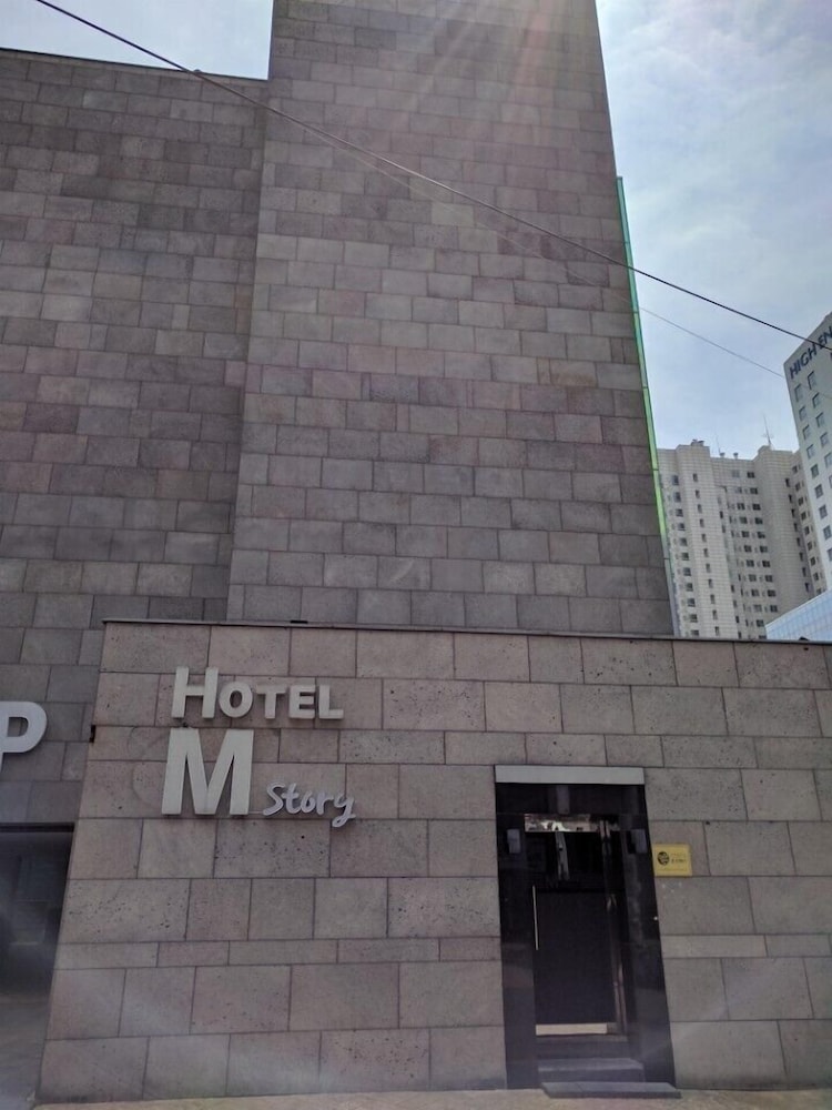 Hotel M Story 2/44