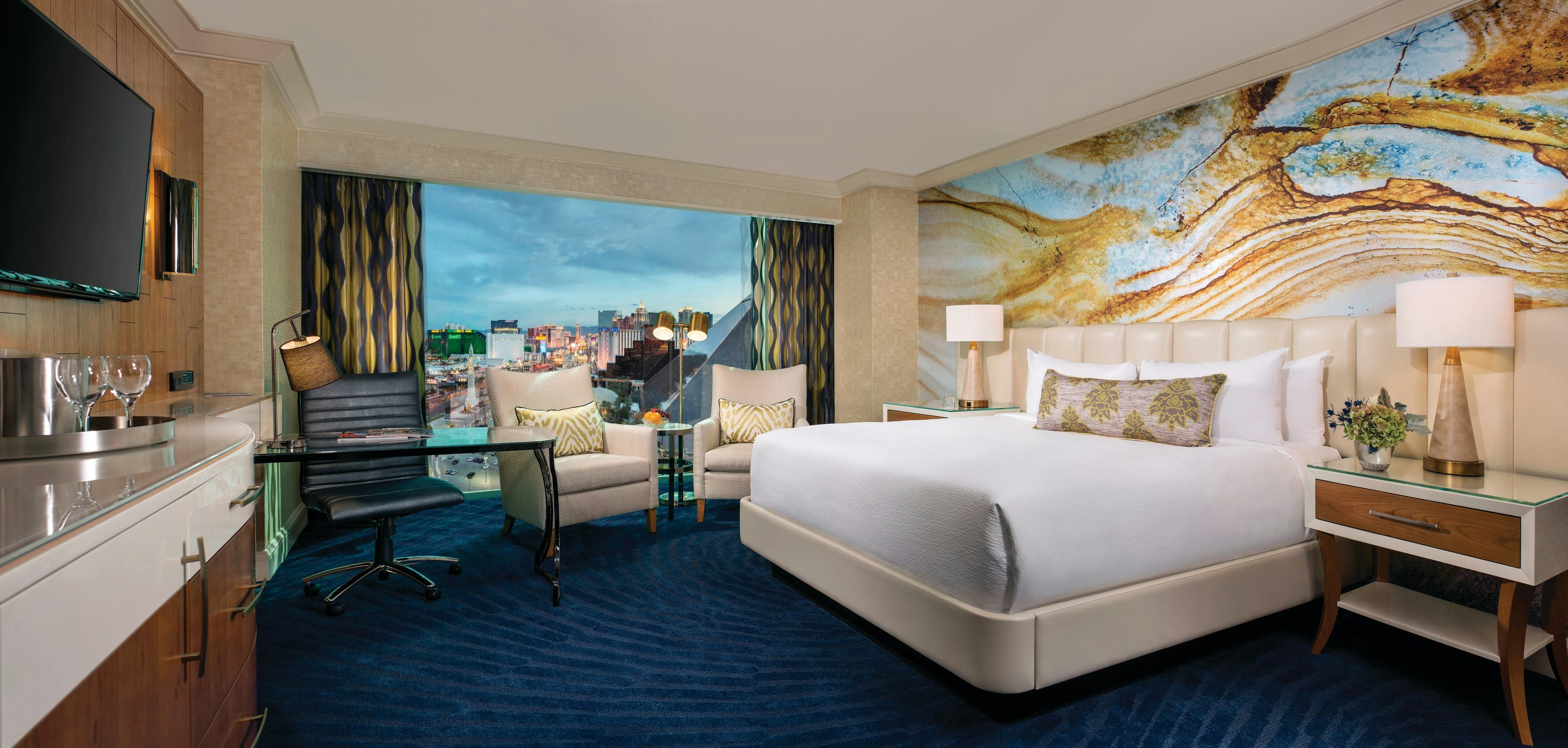 RESORT, KING BED, STRIP VIEW