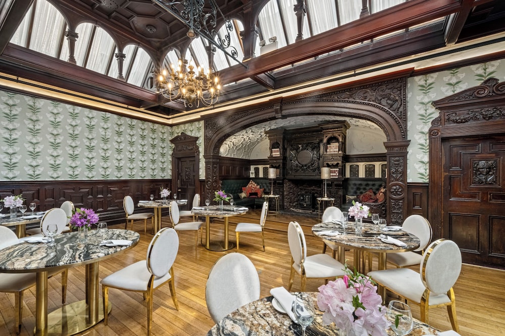Corks Vienna Woods Hotel and Villas 62/70