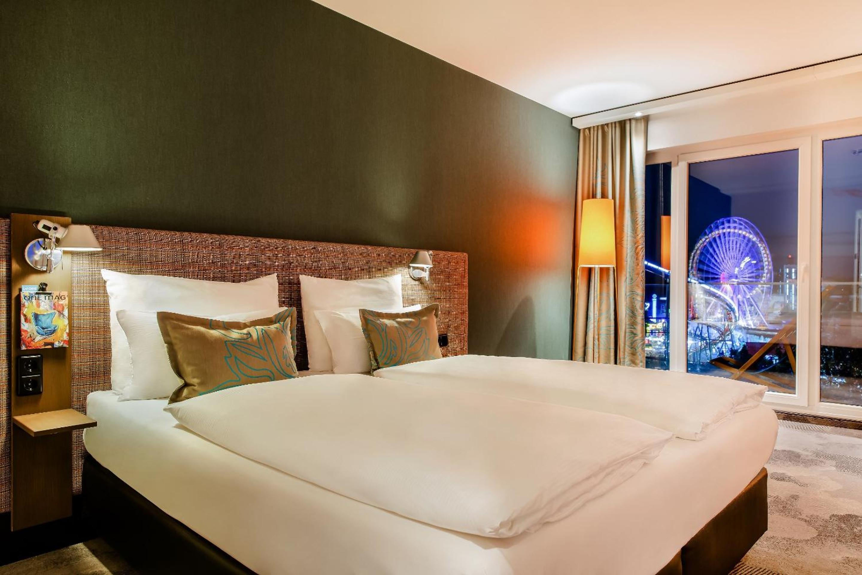 Superior, Double Bed, Balcony, Motel One Wienprater 2/6