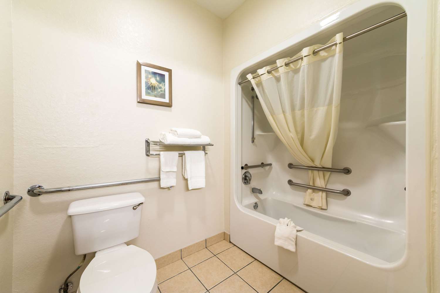 Quality Suites San Antonio 33/34