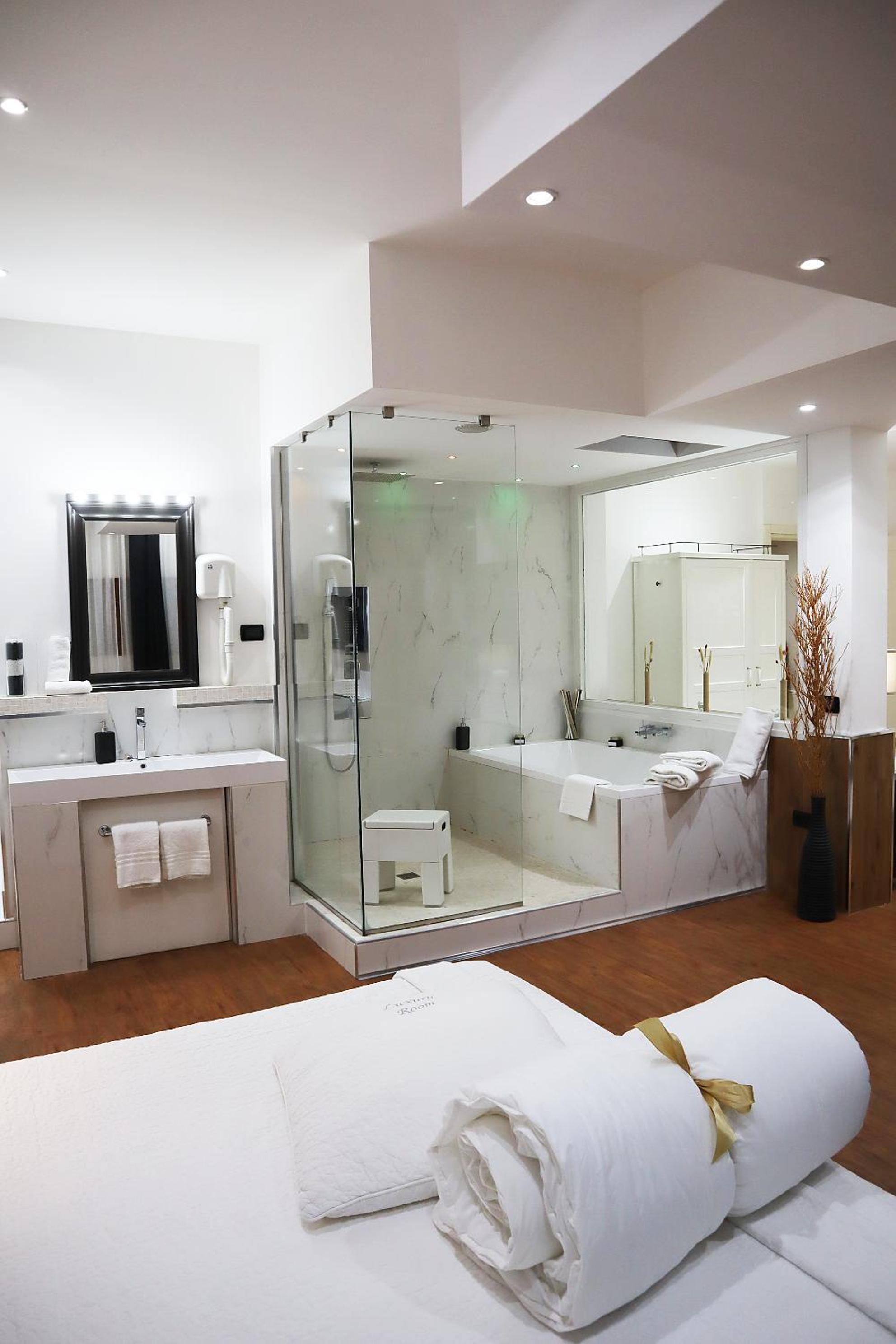 جناح سوبيريور، Gardenia Hotel 4/10