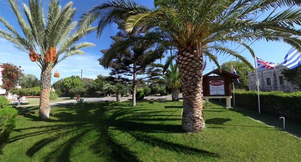Sandys Studios Apartments And Log Villas 32/46