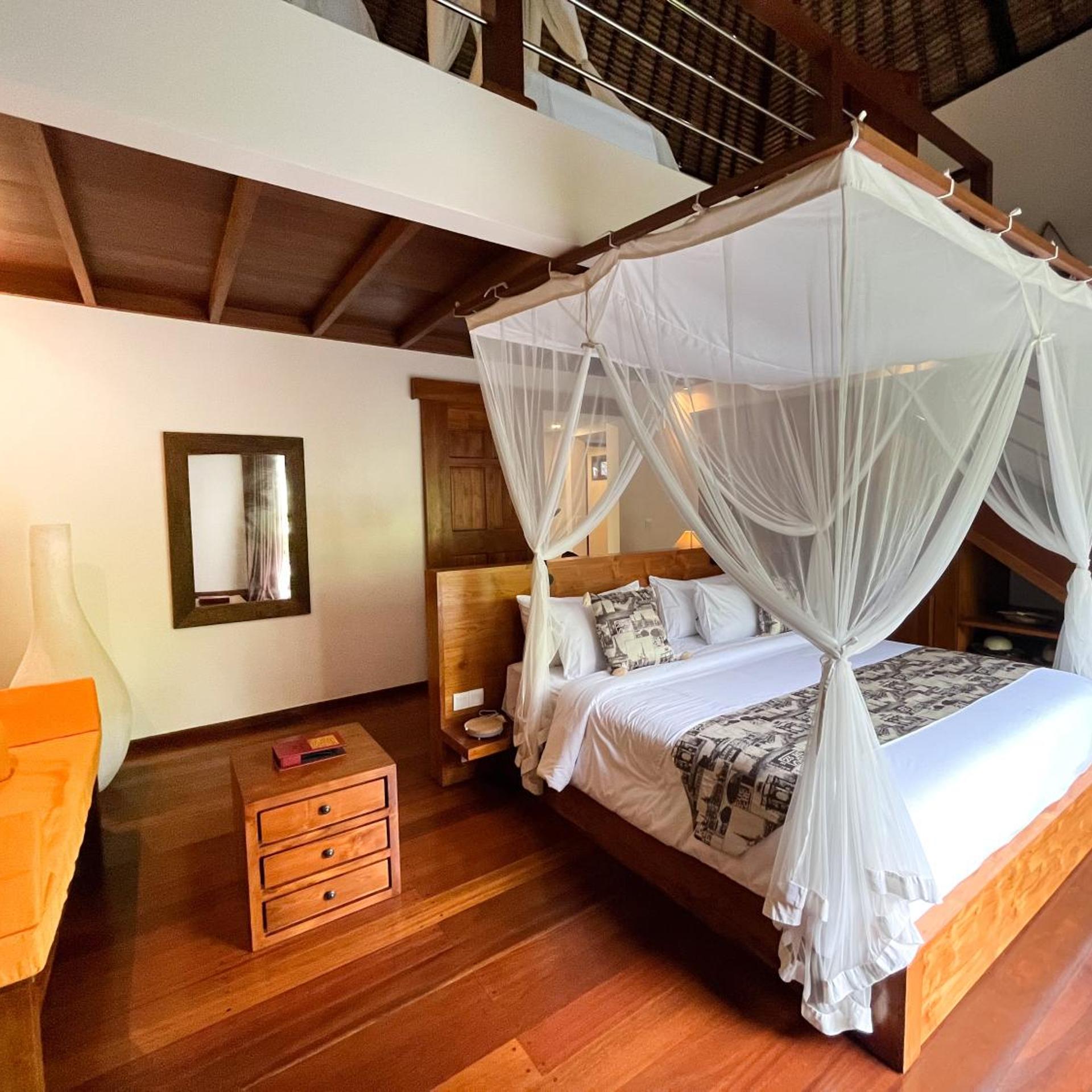 Lodge, Private Pool