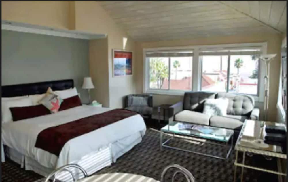 Glenmore Plaza Hotel 39/59