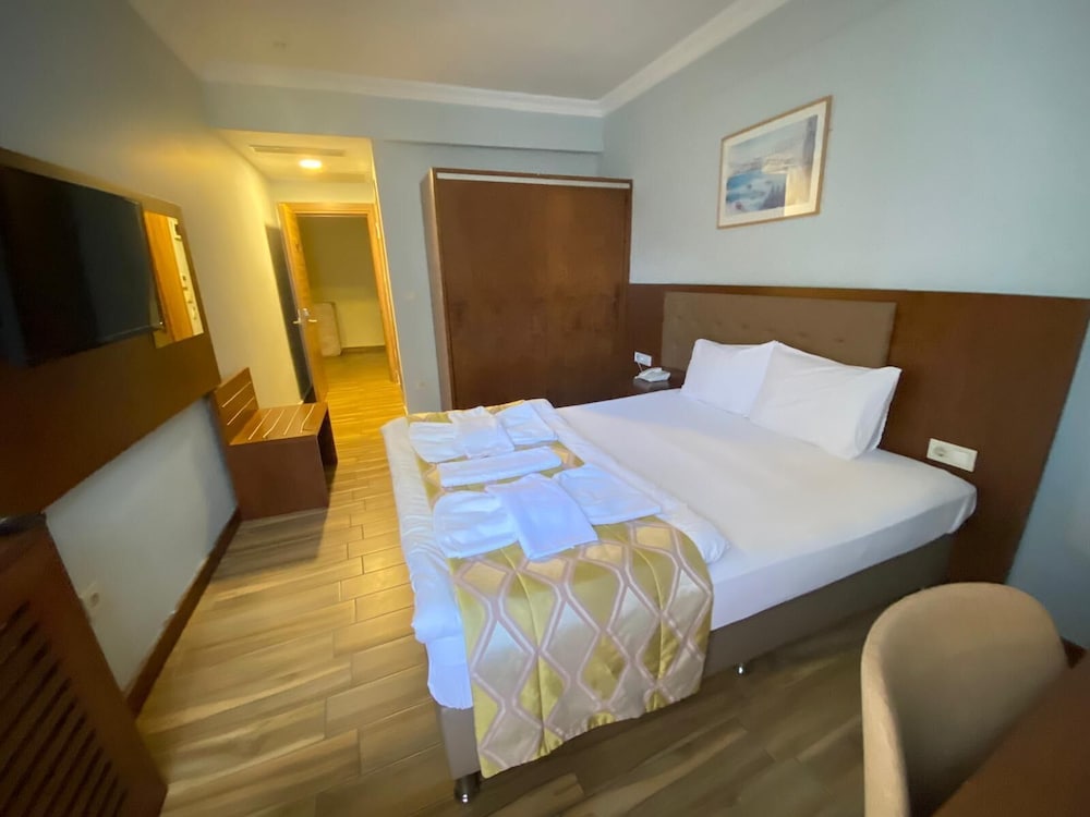 Hill River Hotel 16/44