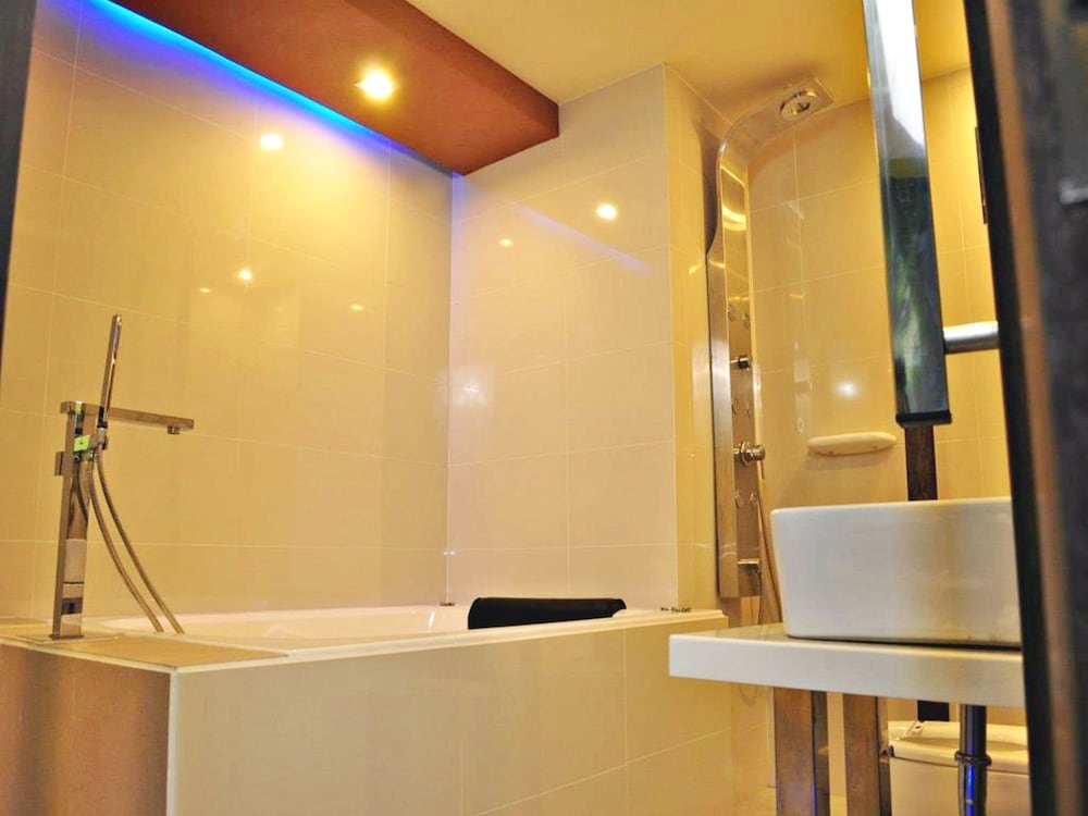 Hotel Dream World Las Pinas 9/63