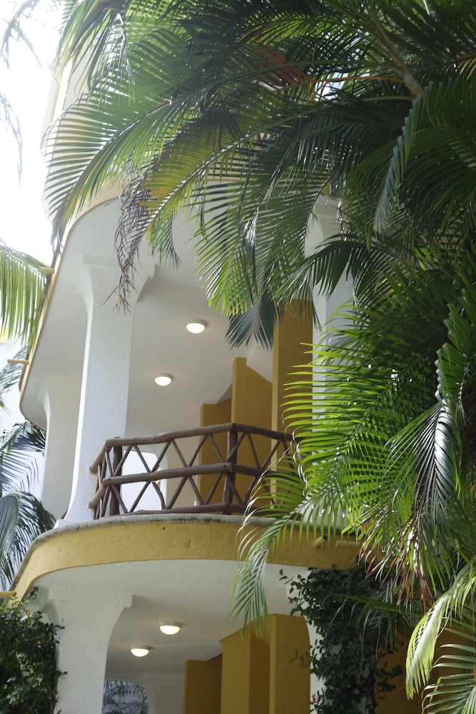 Las Palmas Condominios 1/36