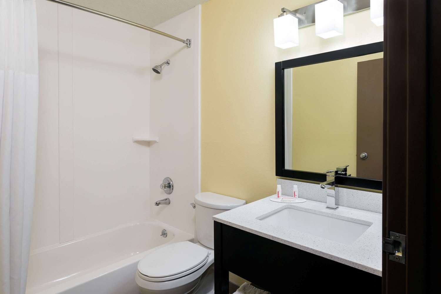 Super 8 By Wyndham Marietta 2/3