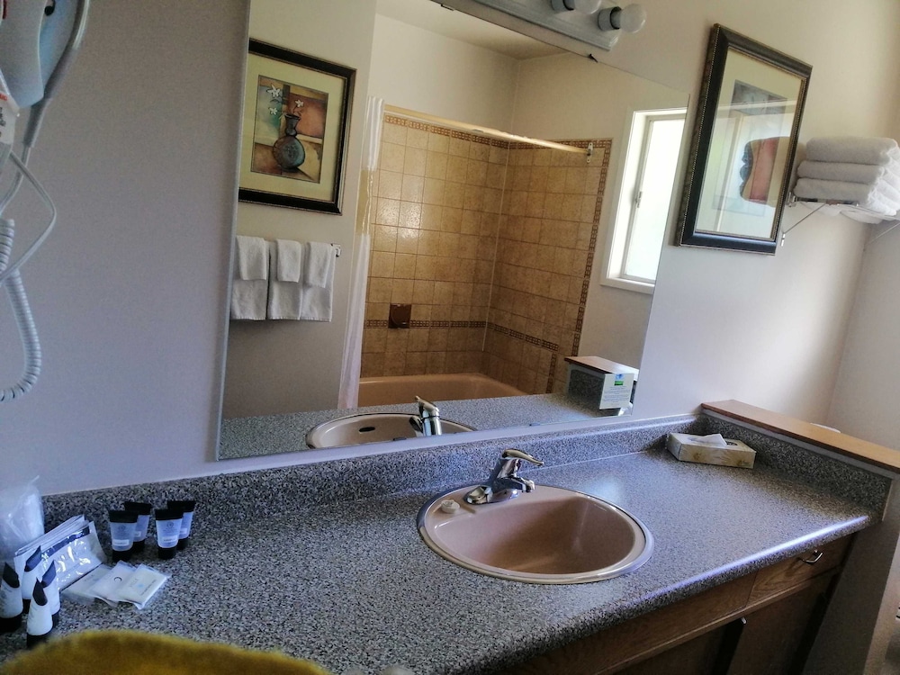 Recreation Inn & Suites 36/63