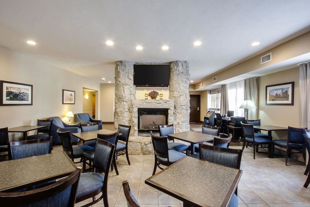 Comfort Inn & Suites Bellevue - Omaha Offutt AFB 31/42