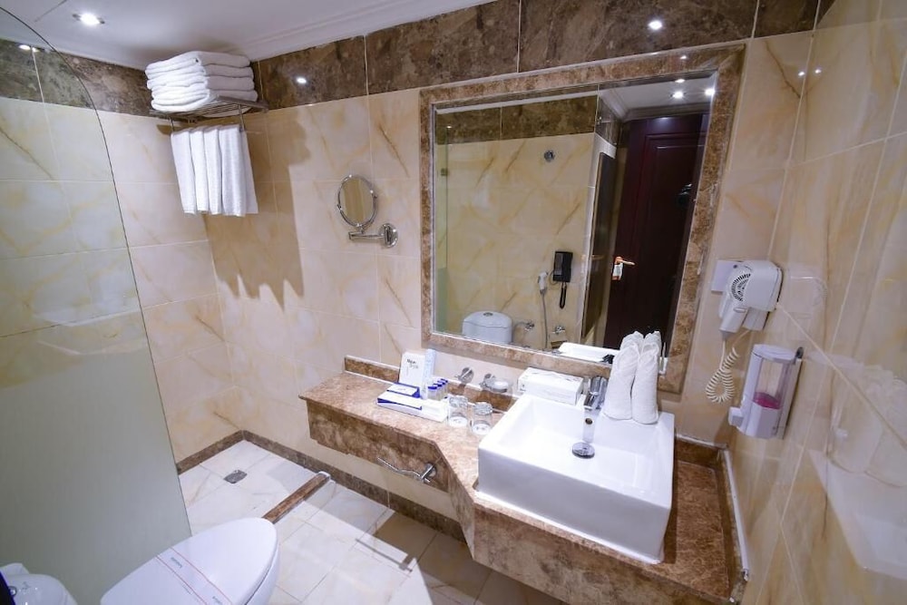فندق نزل الشاكرين(Al Shakreen Golden Tulip (ex. Nozol Al Shakreen Hotel)) 52/54
