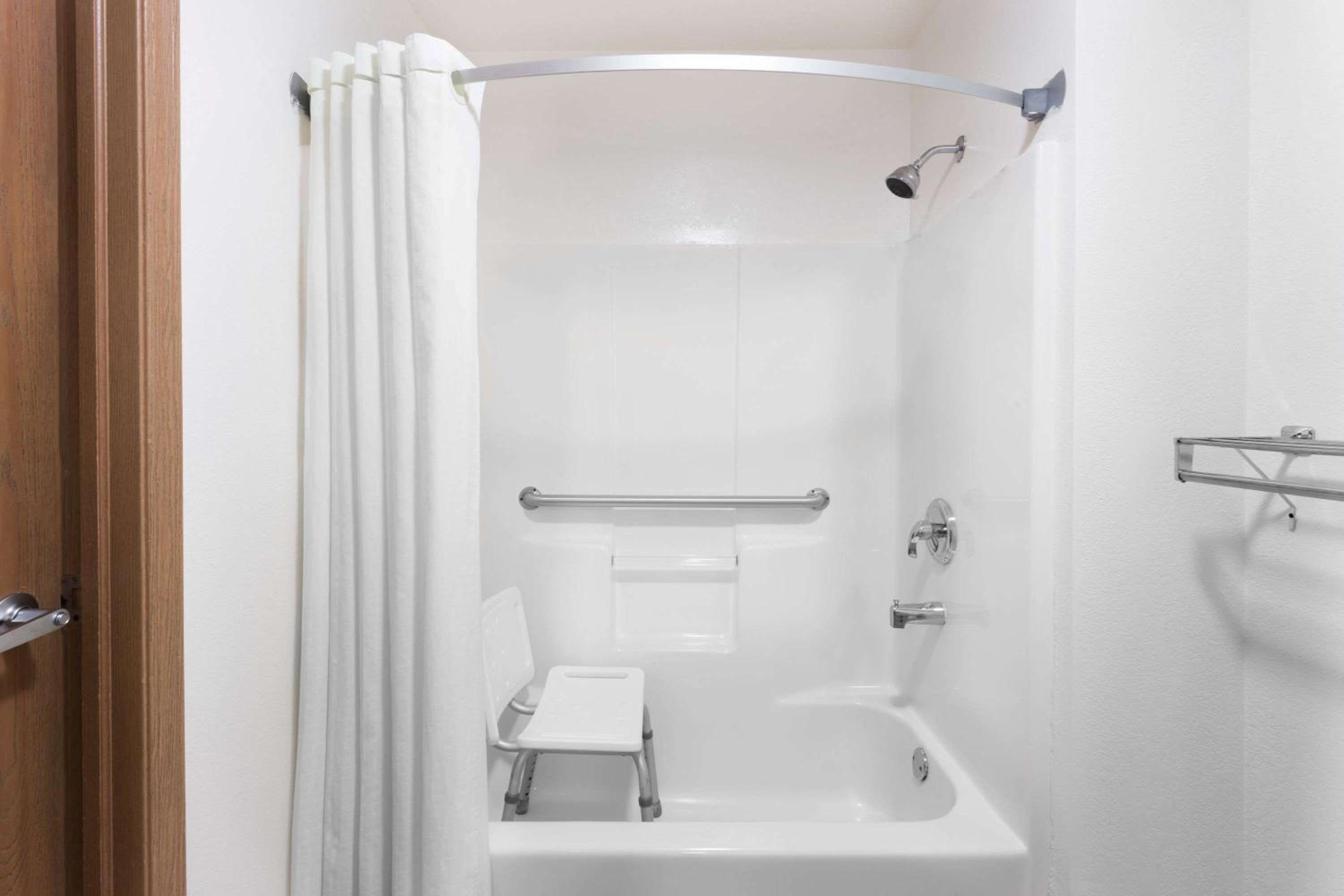 Super 8 by Wyndham Yellowknife 38/39
