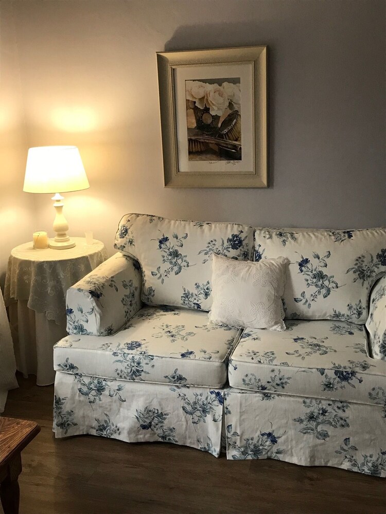 Jenny's Guest House 10/30