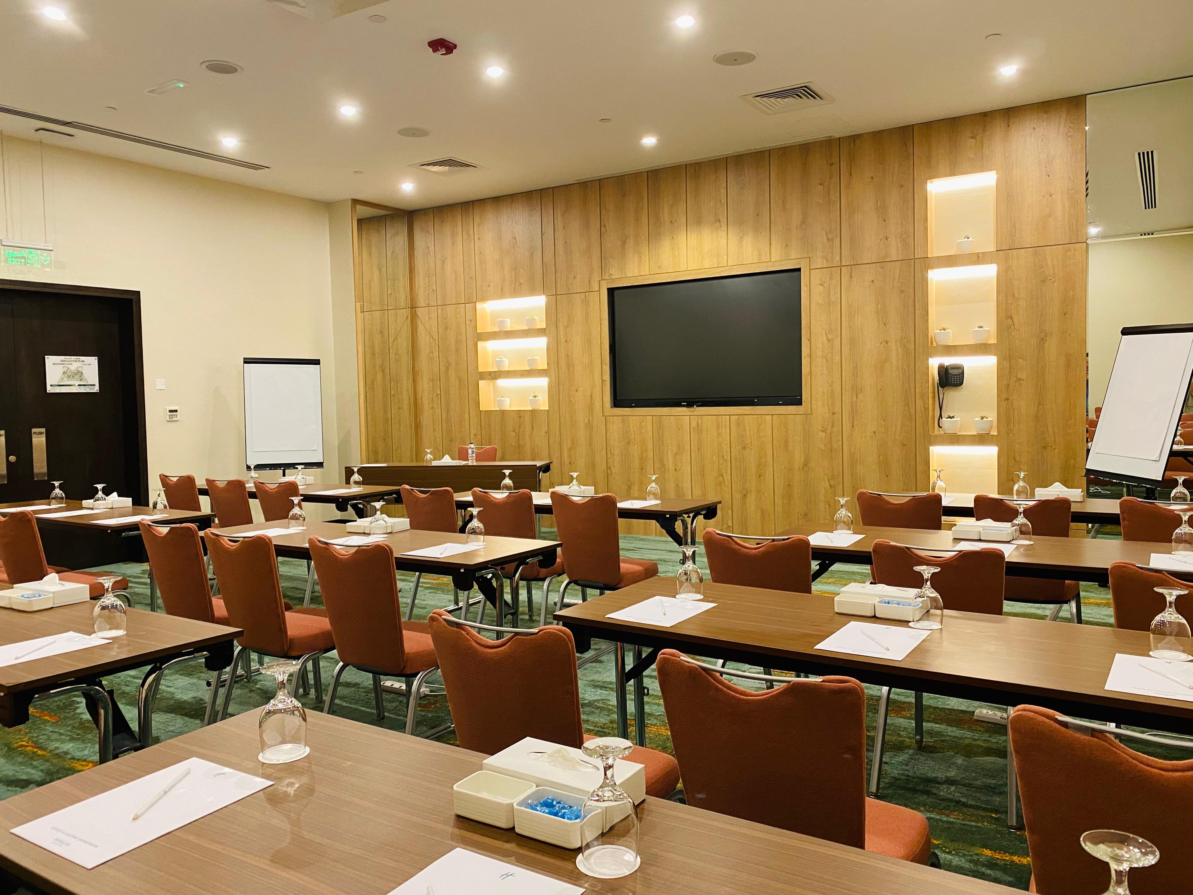 Holiday Inn Abu Dhabi Hotel 61/73