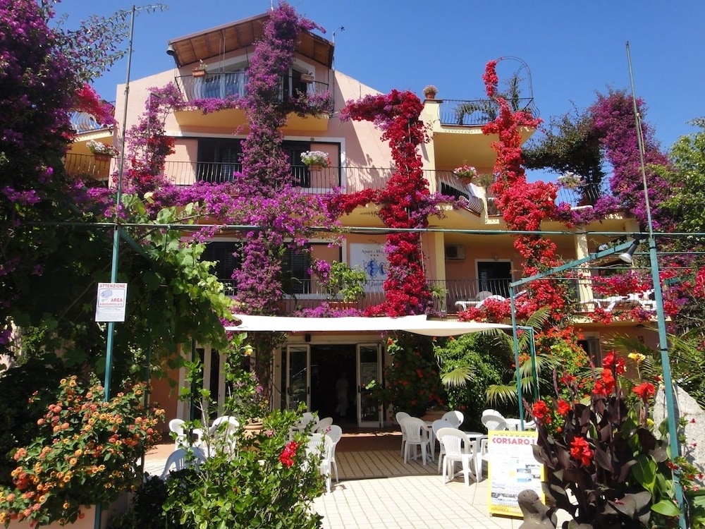 Aparthotel Domus De Janas Sul Mare 4/50