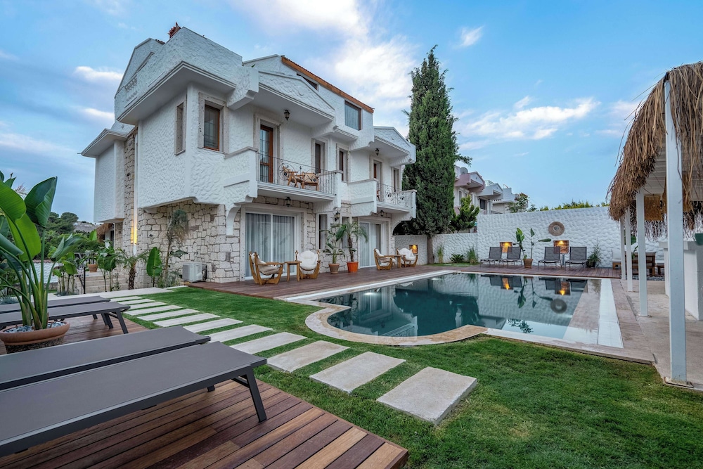 Bugra Alacati - Adults Only 35/42