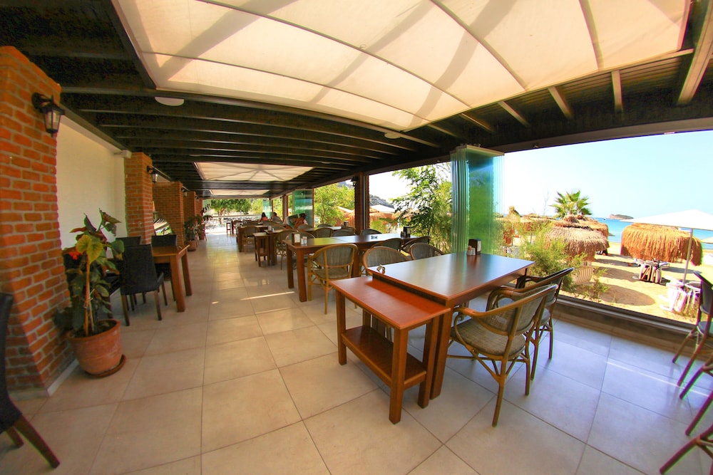 Palm Bay Beach Hotel 56/61